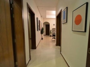 Comfy 2 Bedroom Apartment Great Location